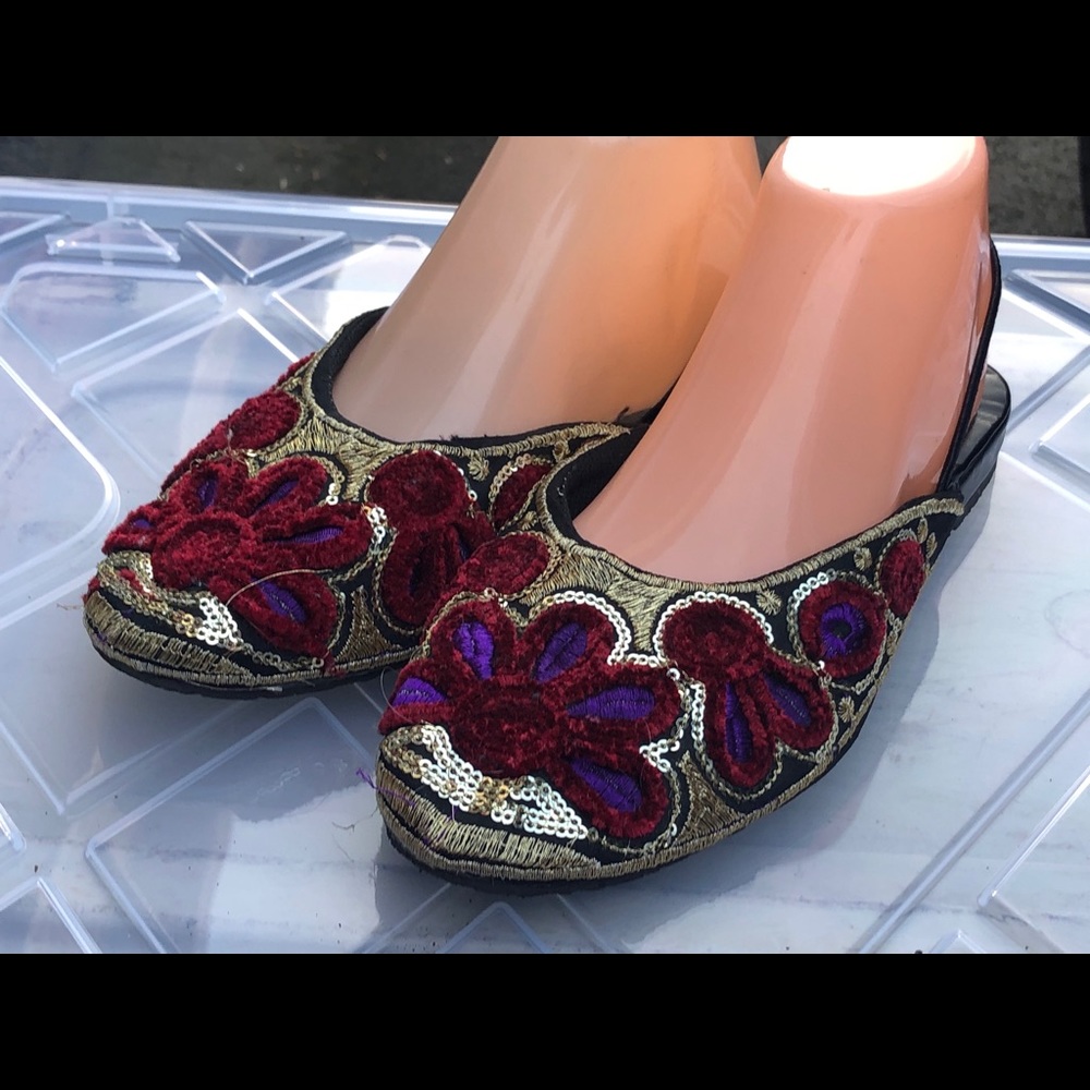 Paris Lady Red/Gold Elastic Strap Sandals Size 10